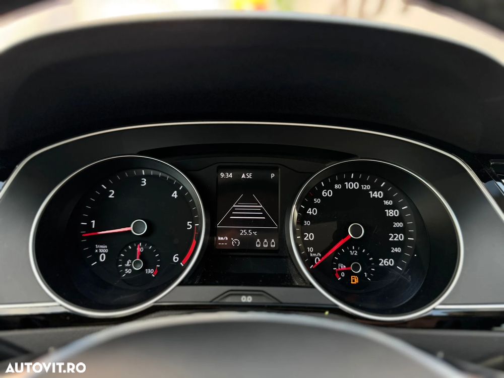 Volkswagen Passat Variant 1.6 TDI (BlueMotion Technology) DSG Comfortline - 33