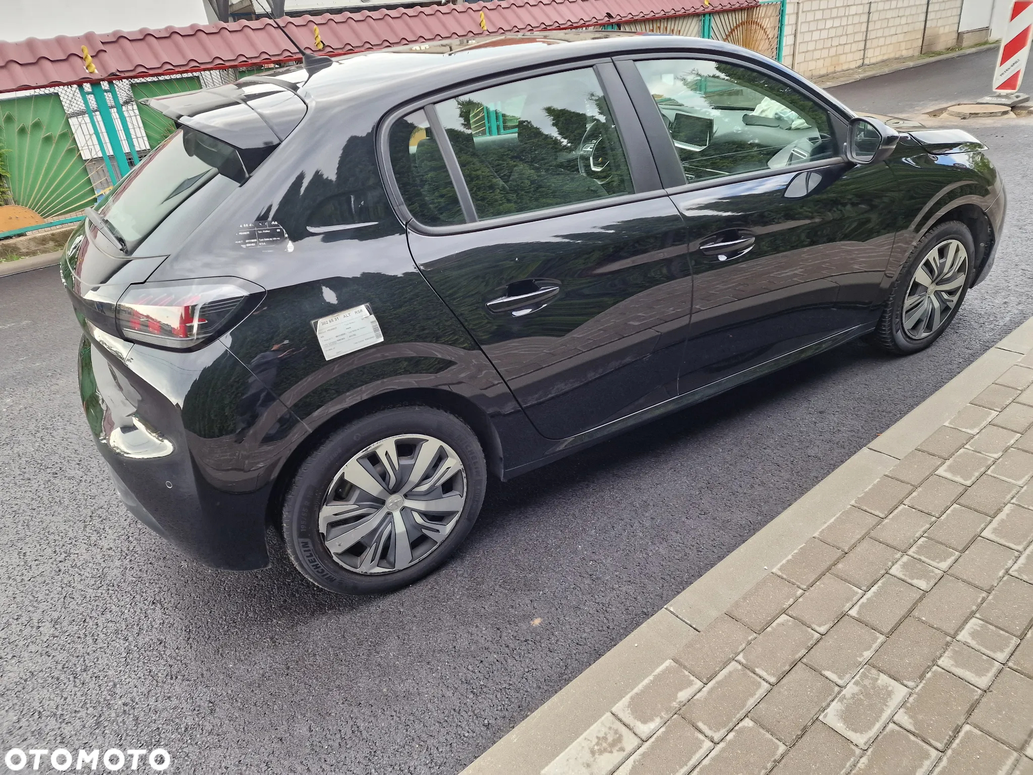 Peugeot 208 PureTech 100 EAT8 Active - 6