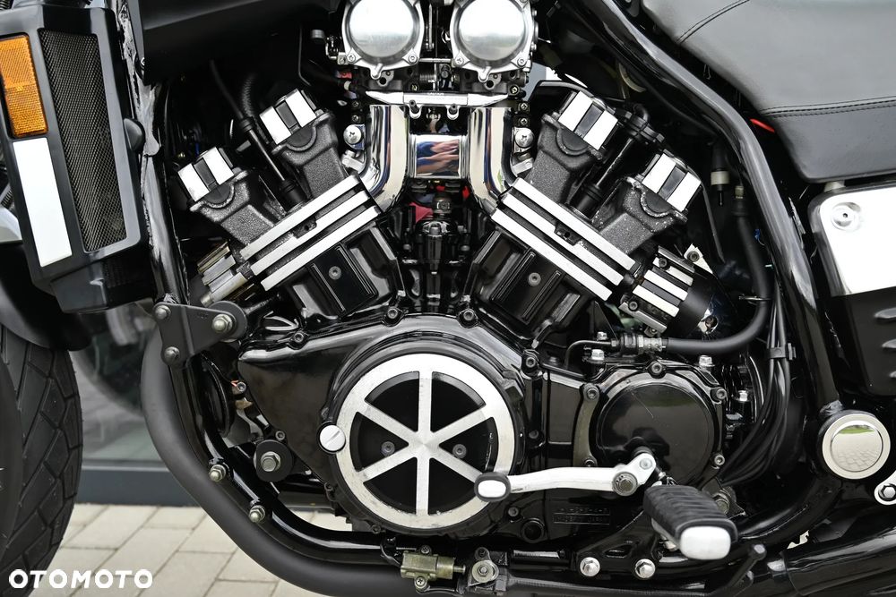 Yamaha V-MAX - 10
