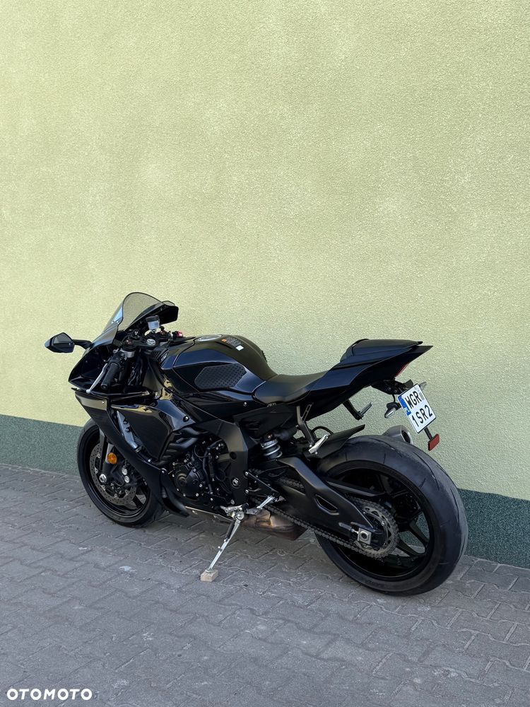 Yamaha R1 - 23