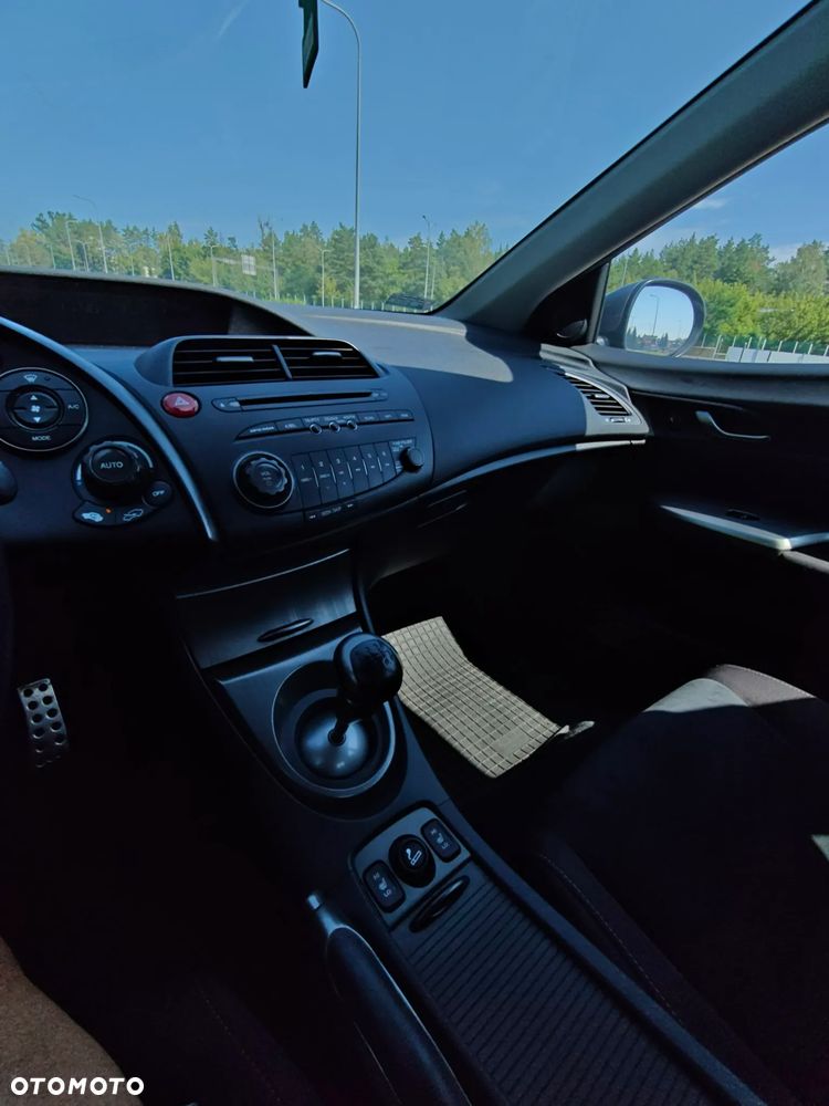 Honda Civic 1.8 Sport - 18