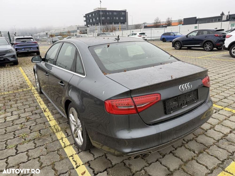 Audi A4 Avant 2.0 TDI DPF quattro S tronic S line Sportpaket - 2