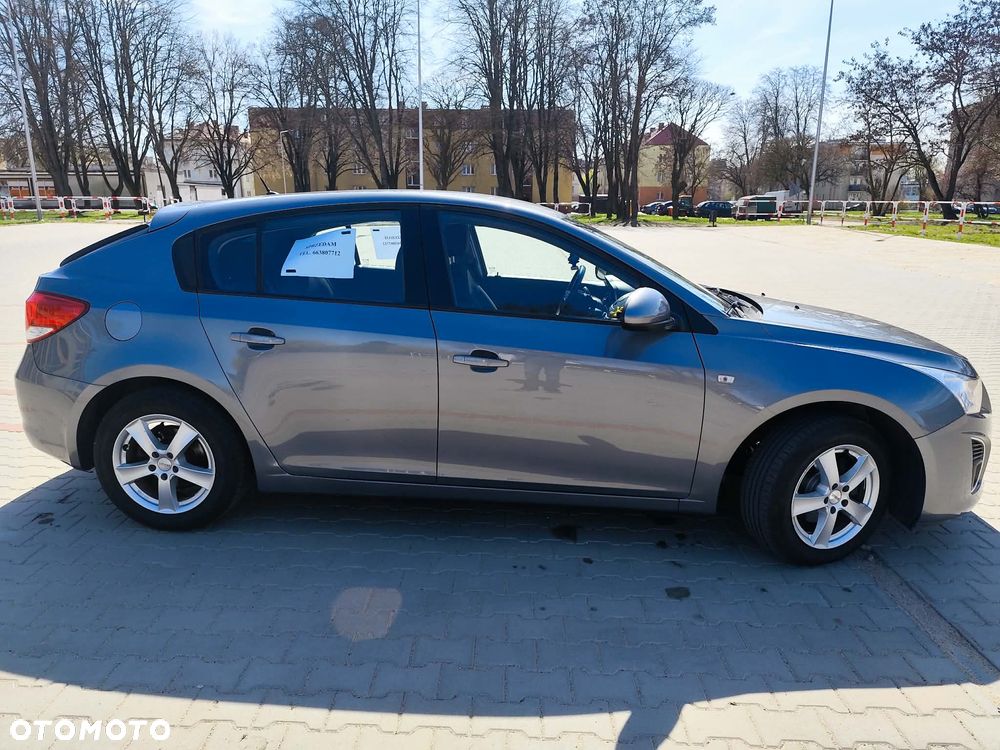Chevrolet Cruze 1.6 LS - 4