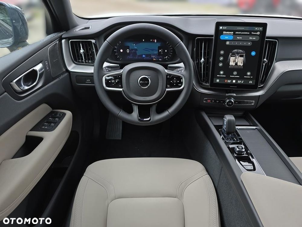 Volvo XC 60 B5 B AWD Plus Bright - 17