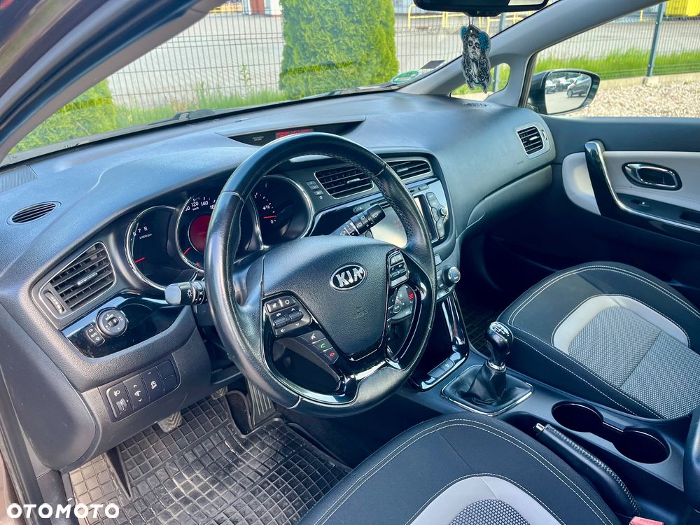 Kia Ceed 1.6 GDI ISG Platinum Edition - 25