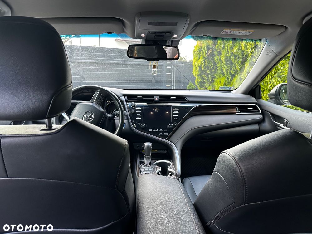 Toyota Camry 2.5 Hybrid Executive CVT - 11
