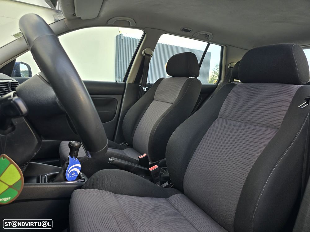 VW Golf 1.9 TDi Highline - 21