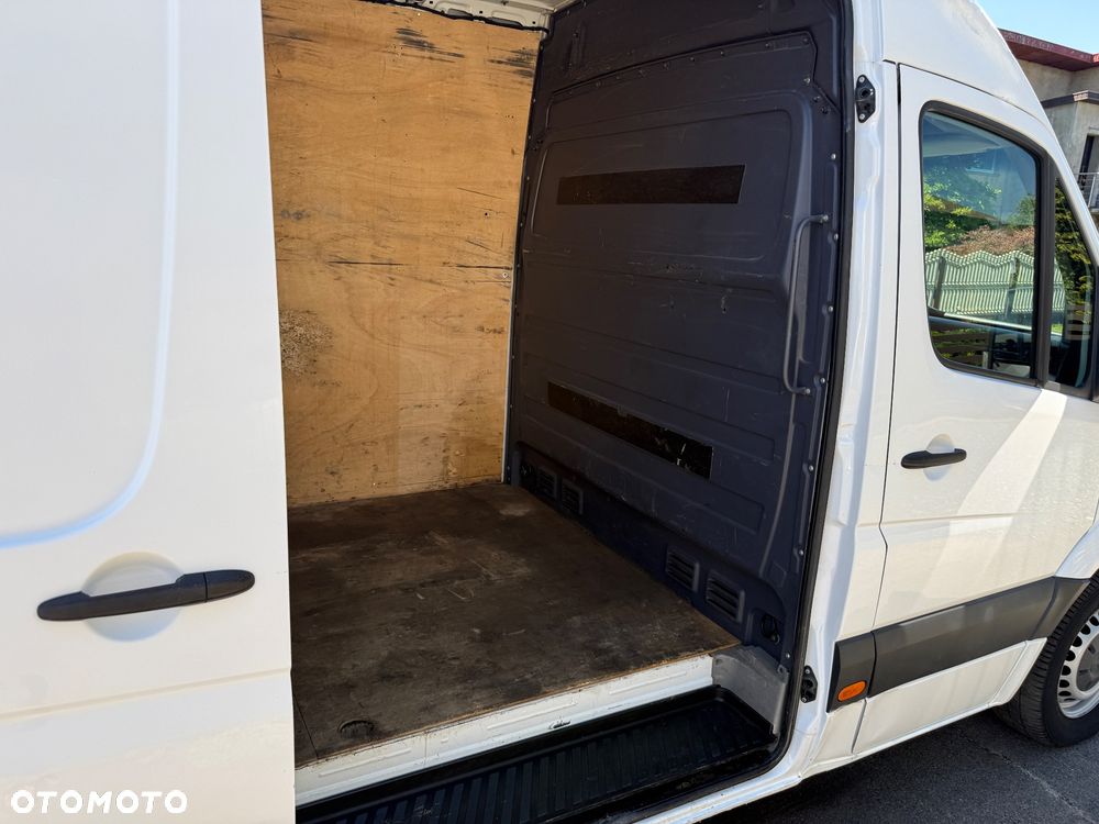 Mercedes-Benz Sprinter - 24