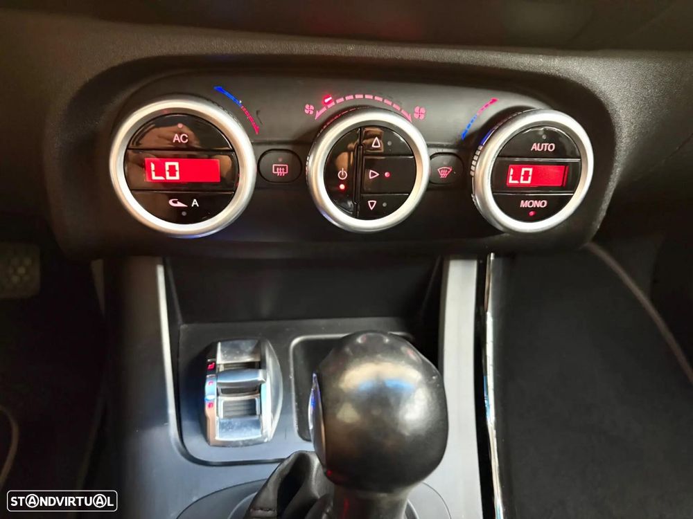Alfa Romeo Giulietta 2.0 JTDm Distinctive TCT - 36
