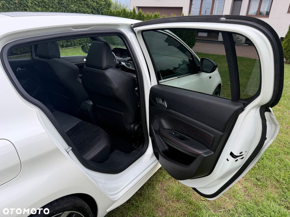 Peugeot 308 1.6 e-THP GTi by Sport S&S - 17