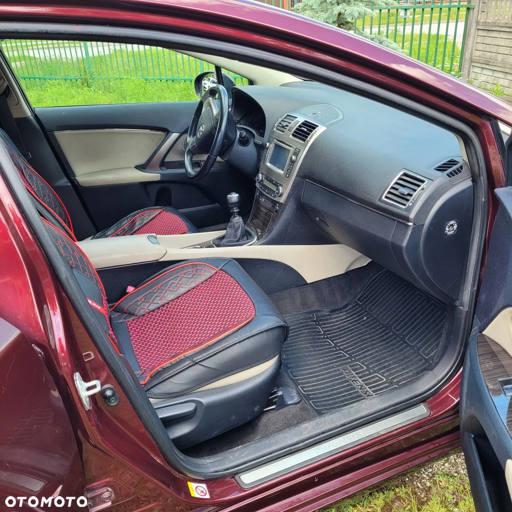 Toyota Avensis 1.8 Style - 11