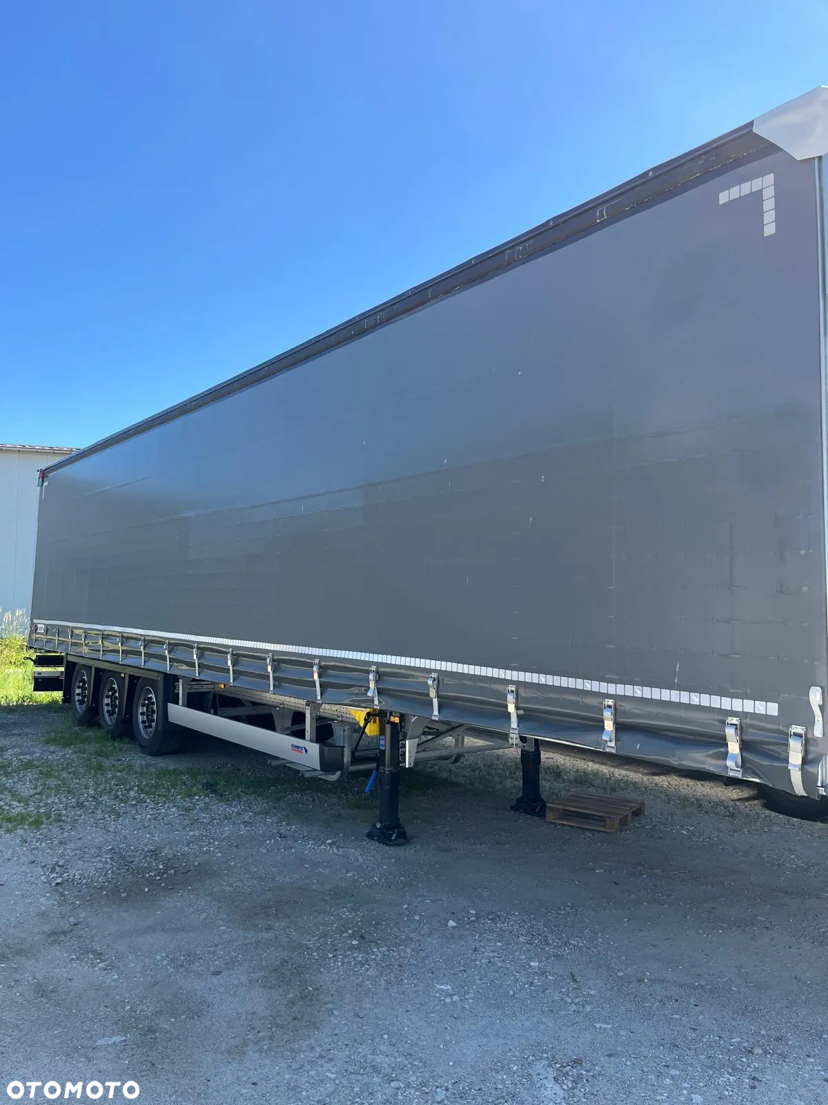 Schmitz Cargobull Schmitz Cargobull SCS MB Varios - koła 385/55 R22,5 - 2