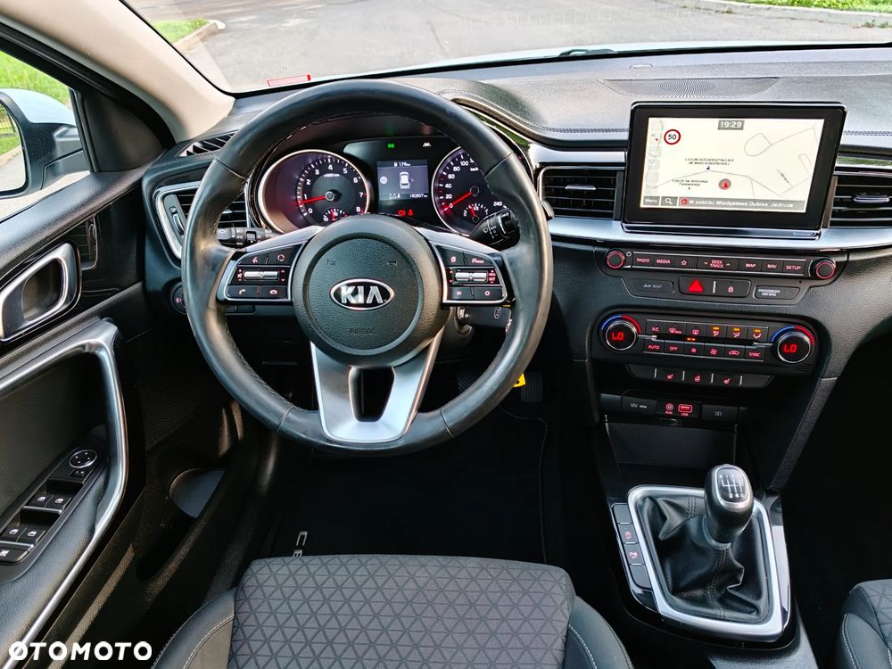 Kia Ceed 1.4 T-GDI L Business Line Plus - 26