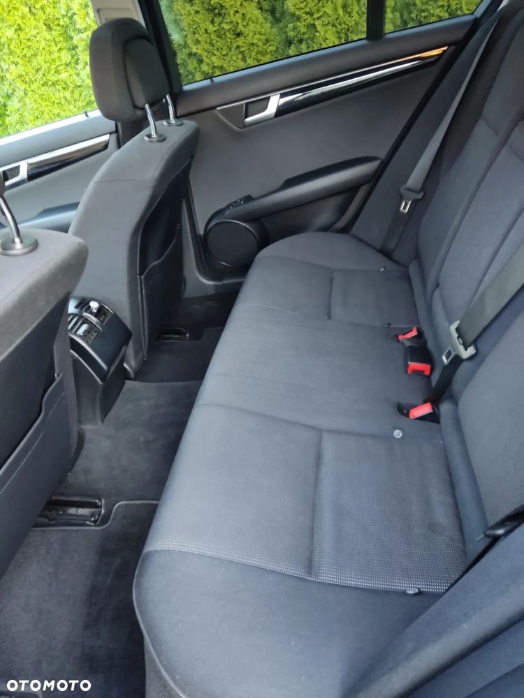 Mercedes-Benz Klasa C 180 CGI BlueEff Avantgarde - 12