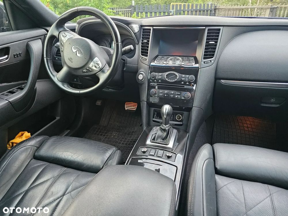 Infiniti QX70 - 8