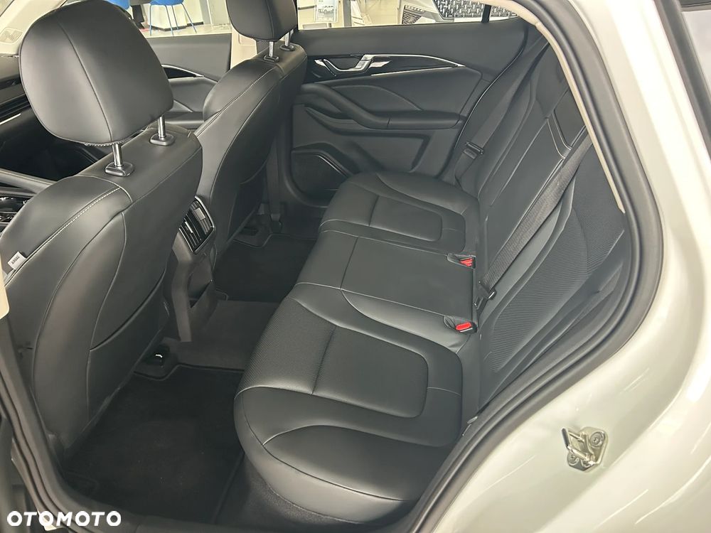 Bestune B70 2.0T Elegance - 11