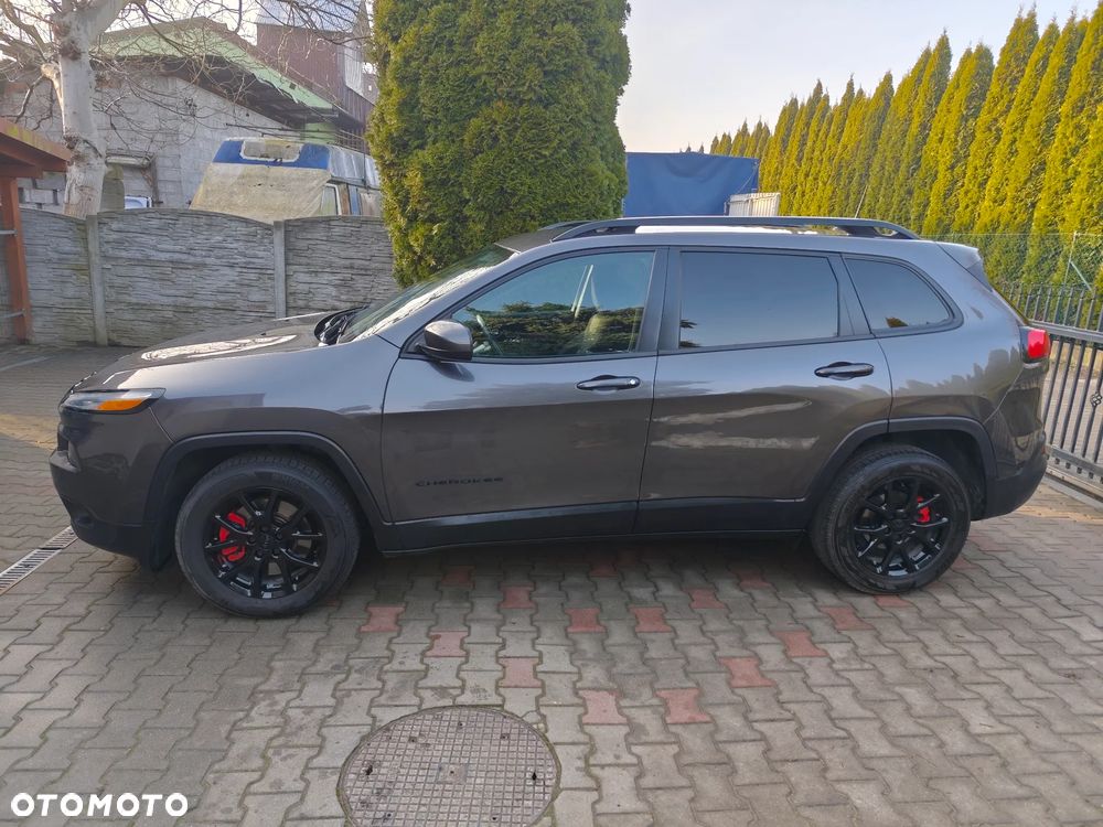 Jeep Cherokee - 4