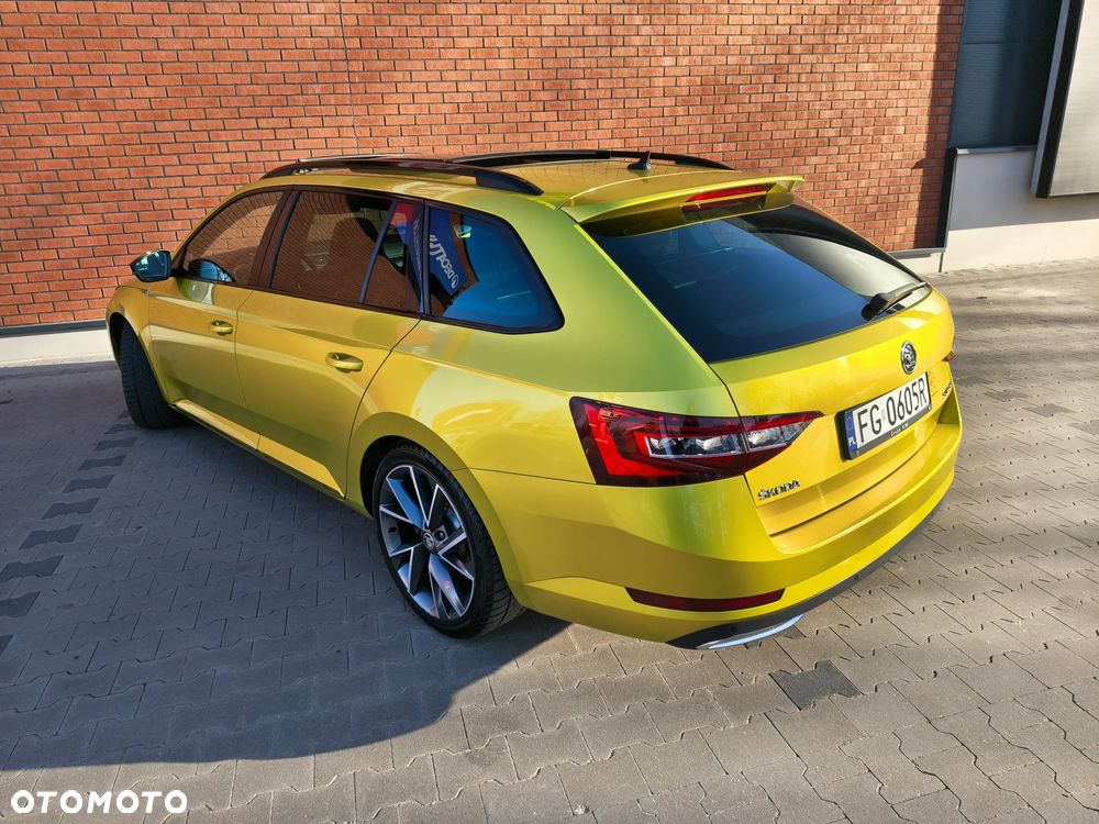 Skoda Superb 2.0 TDI Sportline - 9