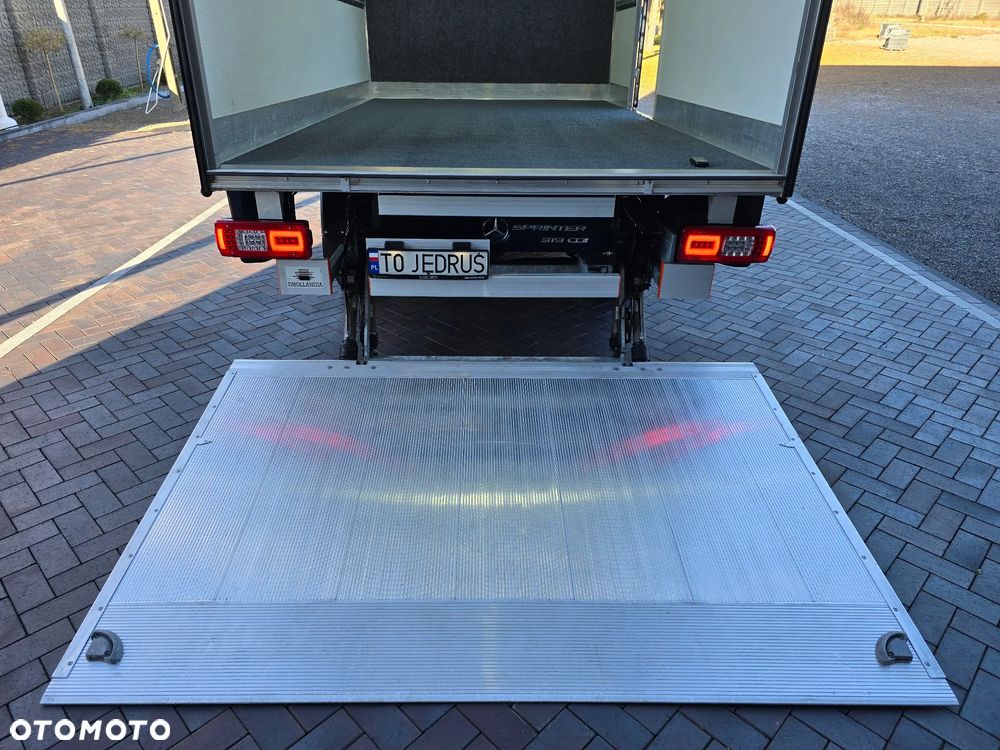Mercedes-Benz SPRINTER 319 3.0 CDI KONTENER 4,28cmDługi 2,29cmSzero 2,24cmWysok + WINDA 750Kg 42Tyś km SERWIS DO OSTATNIEGO Km ASO MERCEDES-BENZ SALON PL STAN NOWY NOWY NOWY FABRYCZNA GWARANCJA - 15