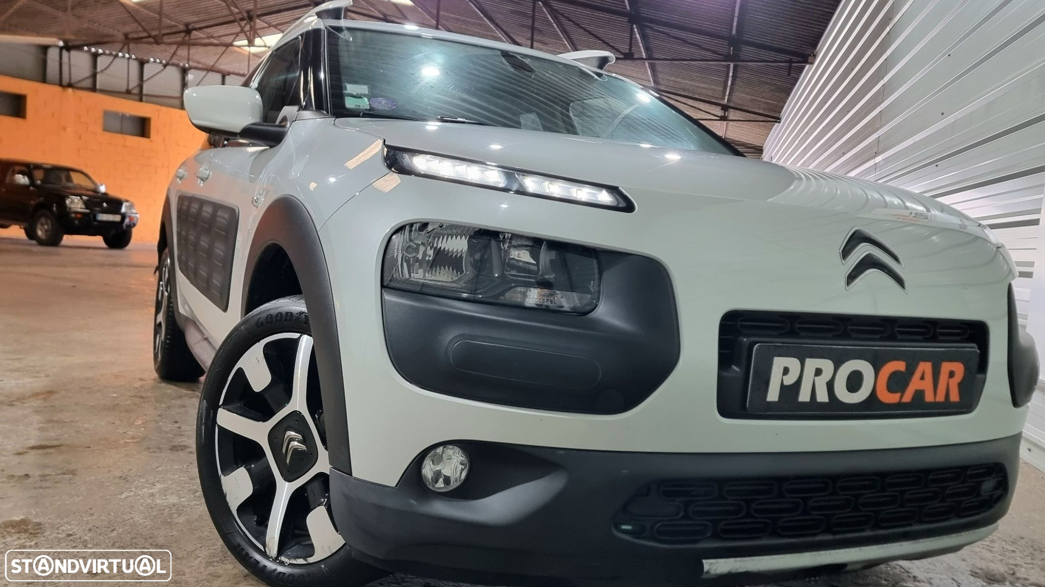 Citroën C4 Cactus 1.2 PureTech Shine EAT6 - 28