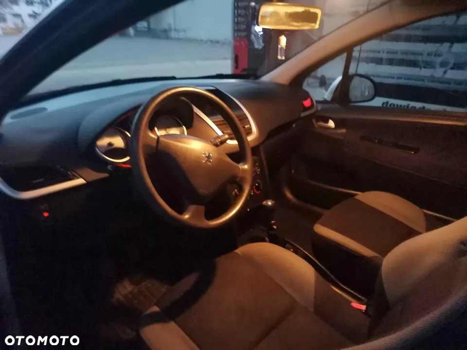 Peugeot 207 - 7
