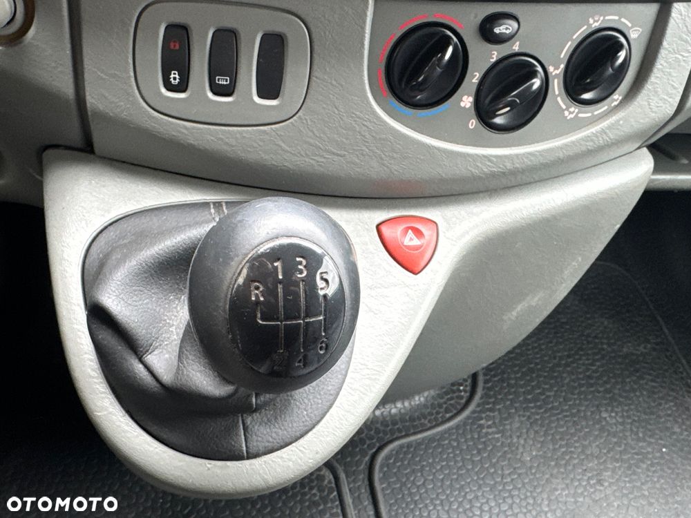 Renault Trafic - 15