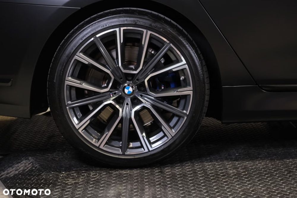 BMW Seria 7 750i xDrive sport - 19