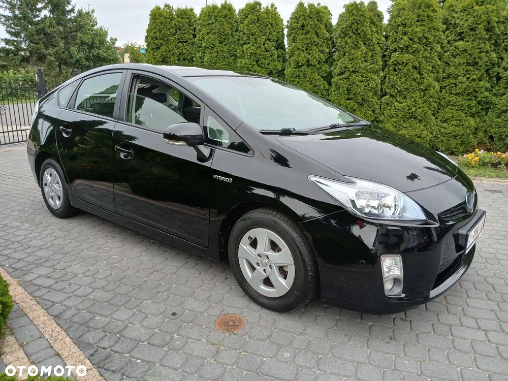 Toyota Prius (Hybrid) Executive - 12