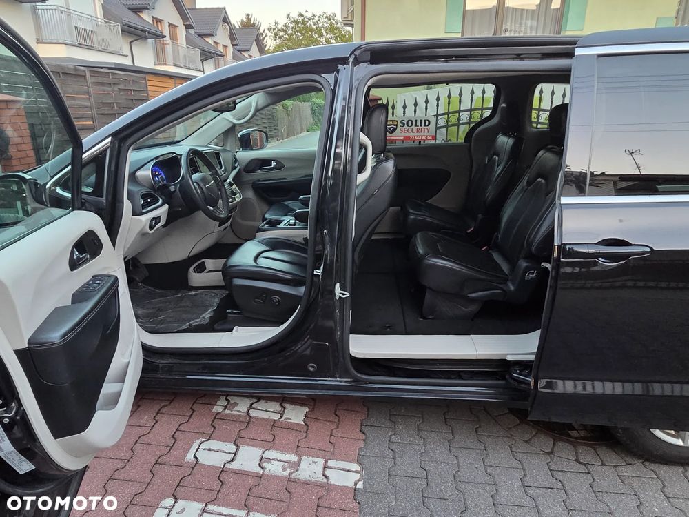 Chrysler Pacifica - 34