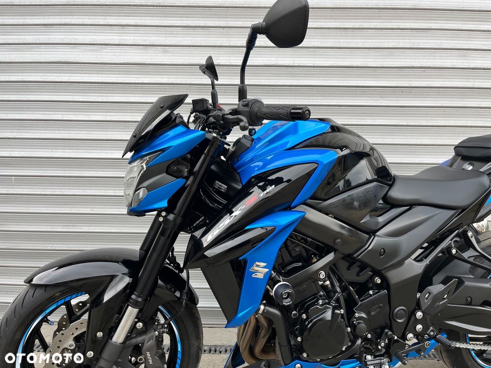 Suzuki GSX - 24