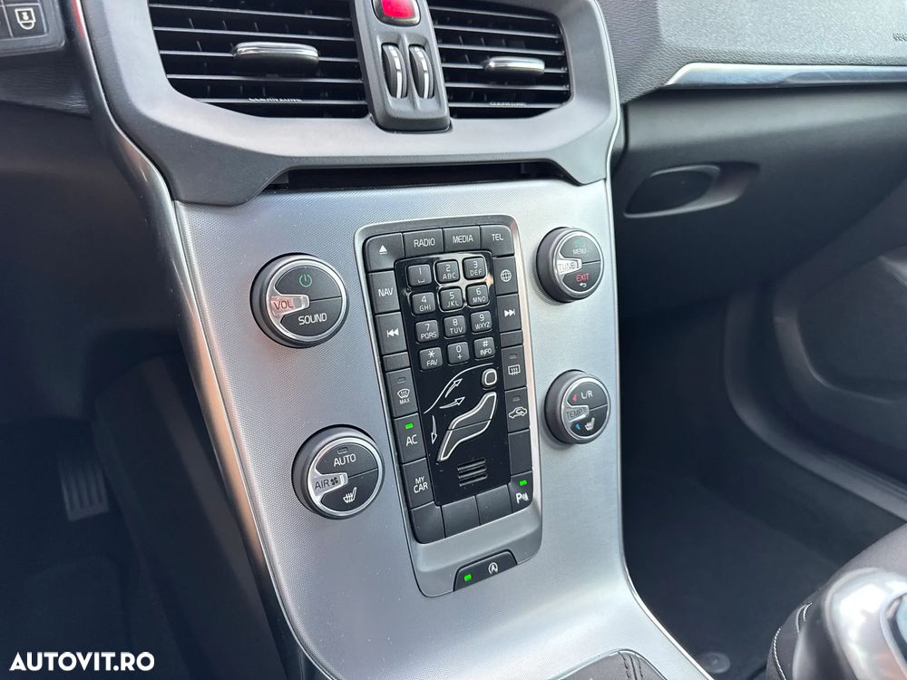 Volvo V40 D2 Momentum - 24