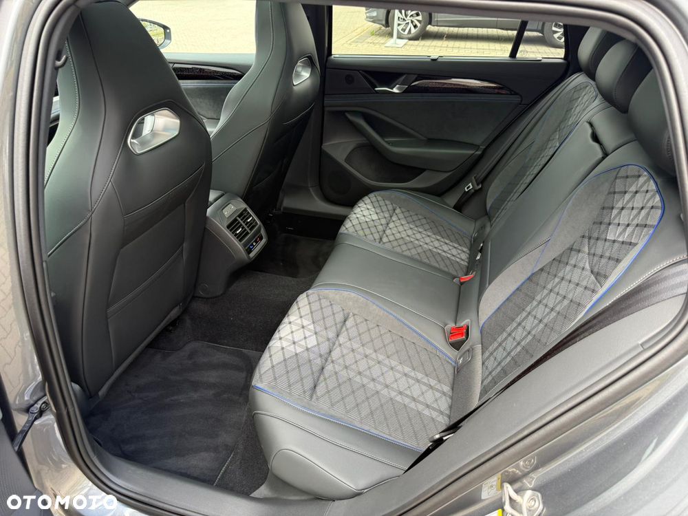Volkswagen Passat - 13