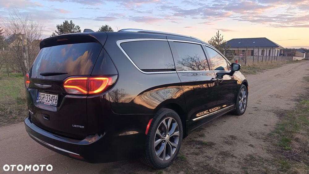 Chrysler Pacifica - 12