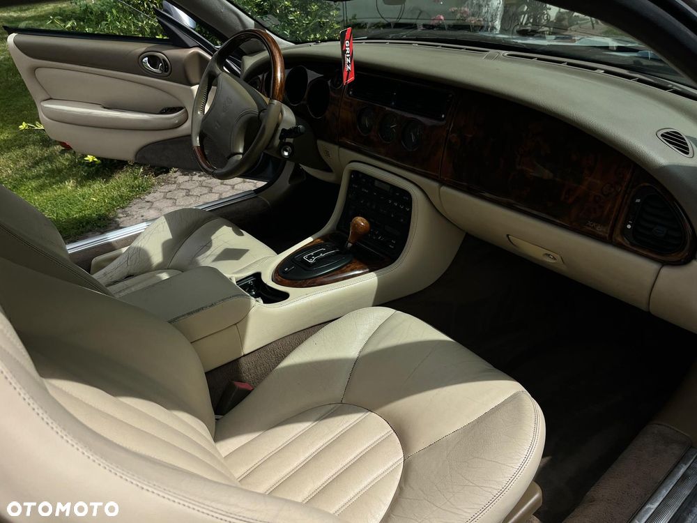 Jaguar XK8 - 8