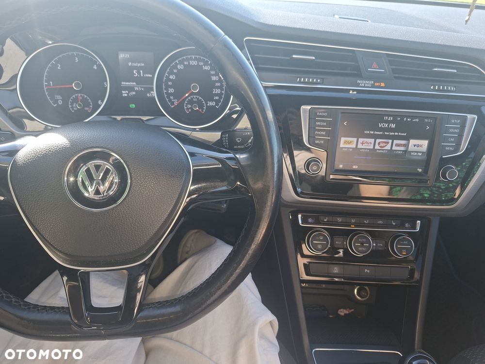 Volkswagen Touran - 5