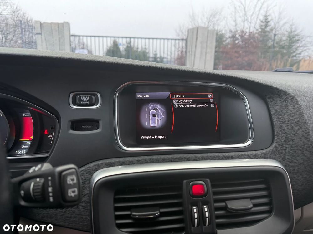 Volvo V40 D2 Momentum - 25