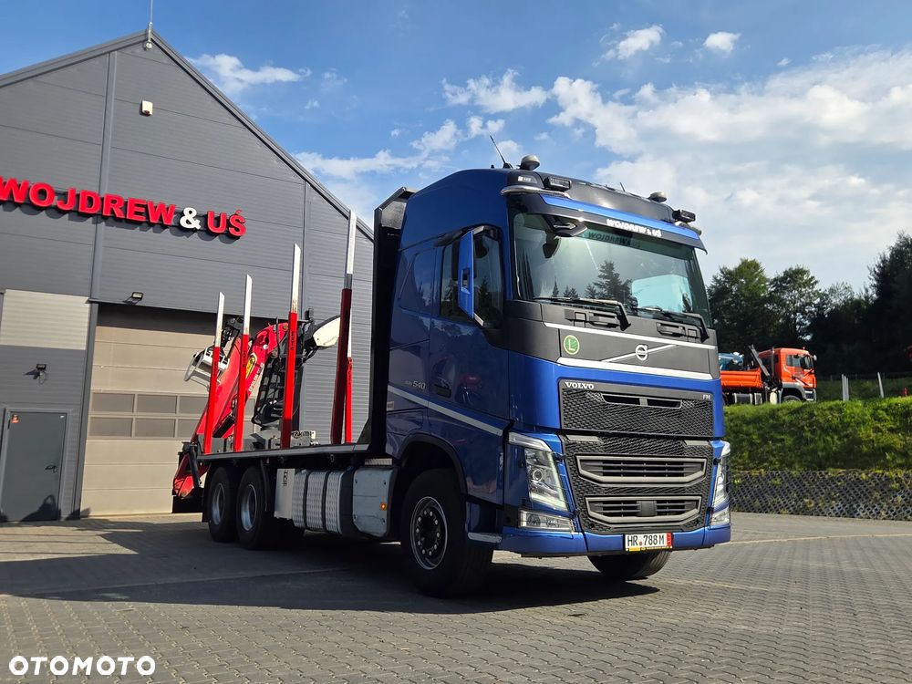 Volvo Do drewna drzewa lasu stos kłoda dłużyca