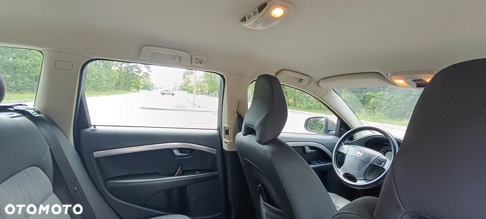 Volvo V70 2.0 Momentum - 17