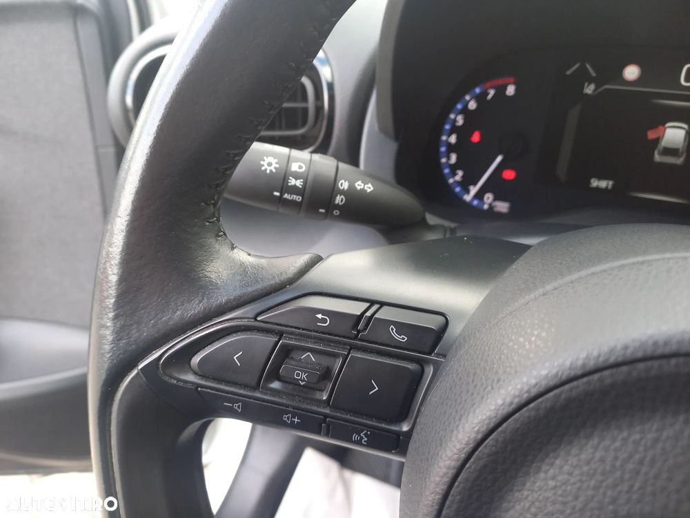 Toyota Yaris 1.5 MT Dynamic - 18