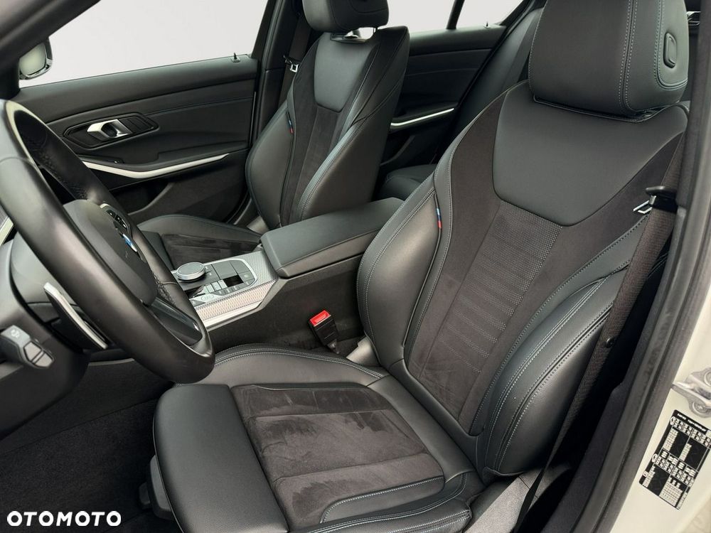 BMW Seria 3 318i M Sport - 14