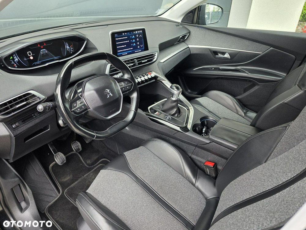 Peugeot 5008 - 17