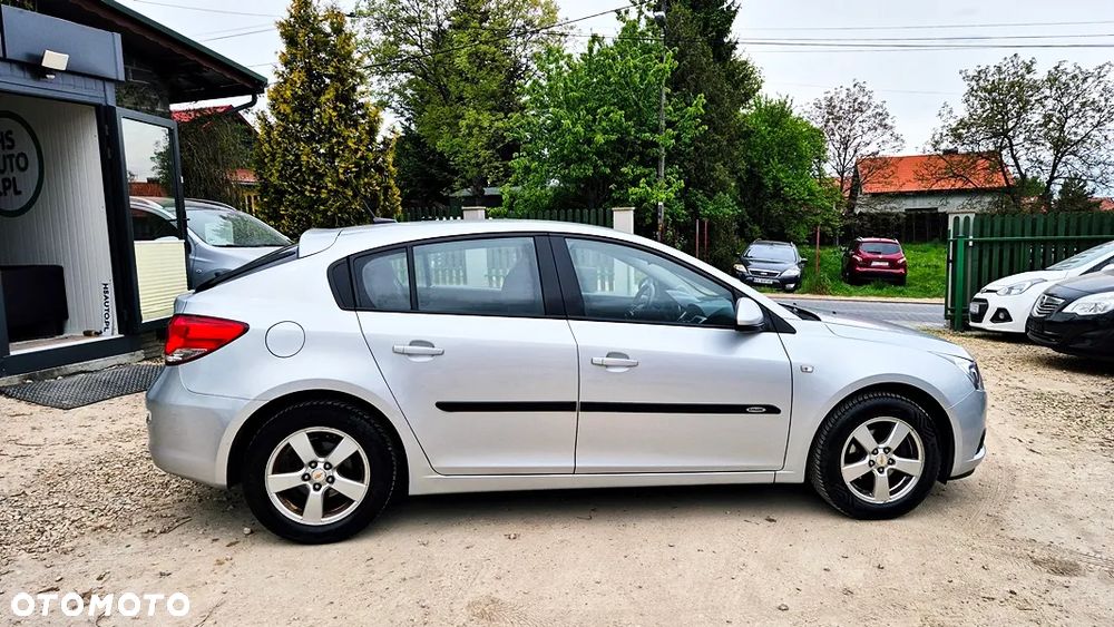 Chevrolet Cruze 1.6 - 12