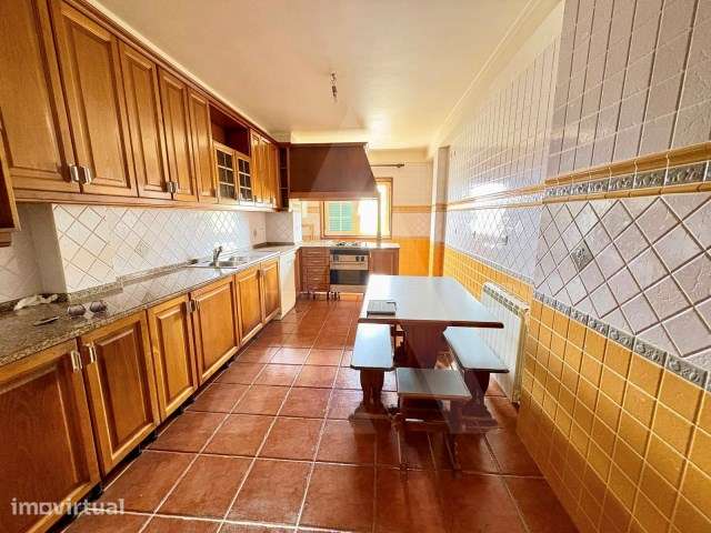 Apartamento T3 implex com garagem fechada em São Bernardo - Grande imagem: 2/21