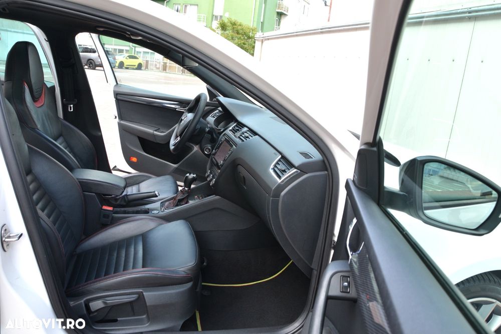 Skoda Octavia 2.0 TDI RS DSG - 21