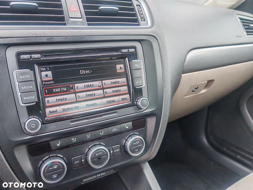 Volkswagen Jetta 1.6 TDI Highline - 16