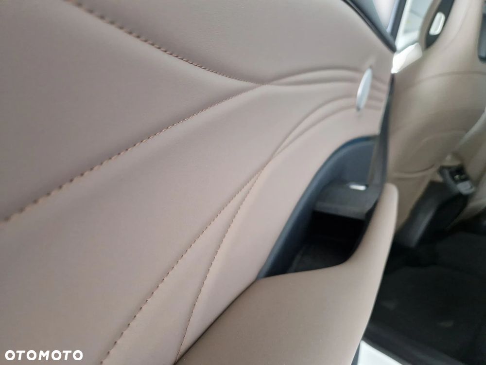Omoda 7 1.5 T-GDi Super Hybrid Premium - 26
