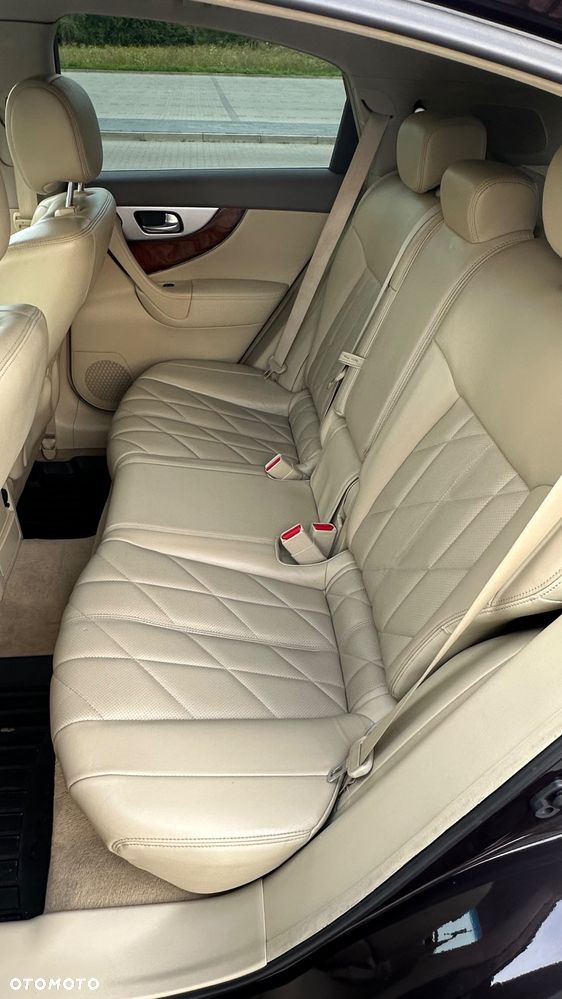 Infiniti FX - 27