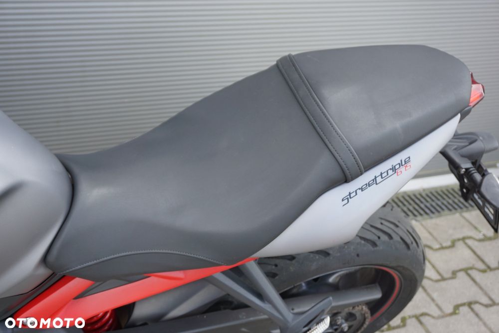 Triumph Street Triple - 17