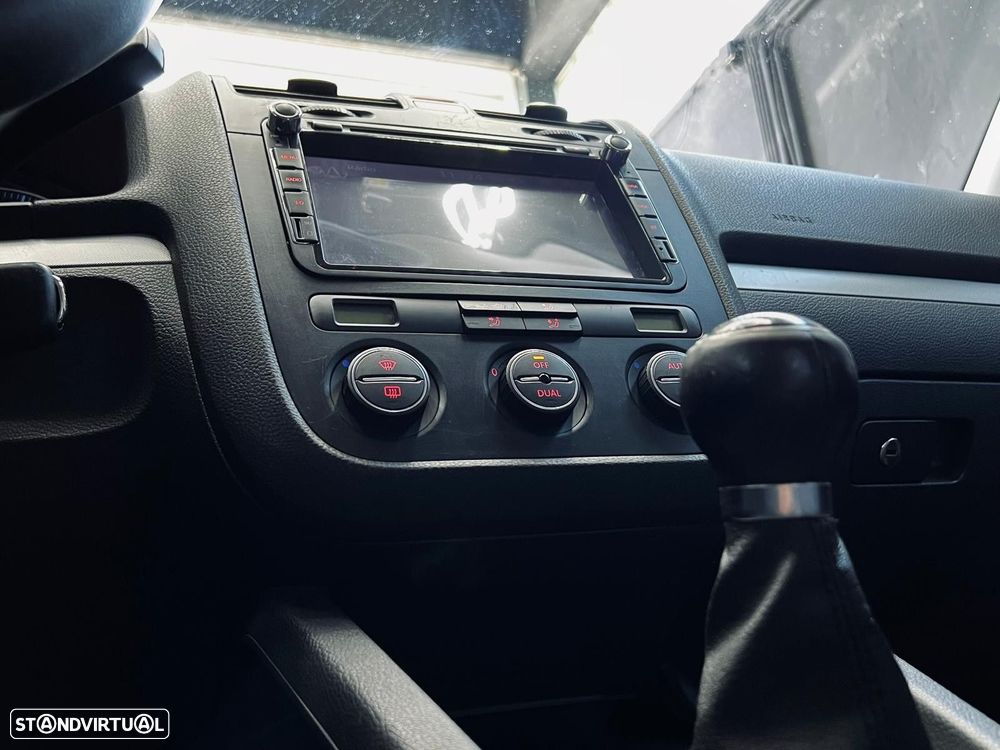 VW Jetta 2.0 TDI Highline - 21
