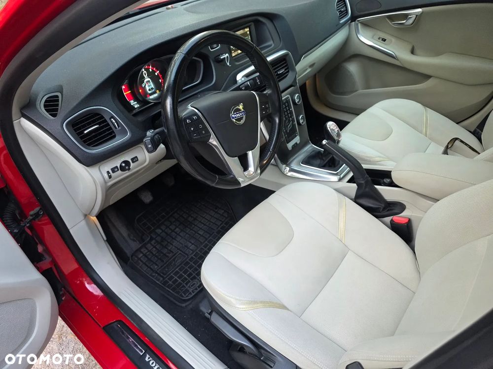 Volvo V40 T4 Momentum - 8